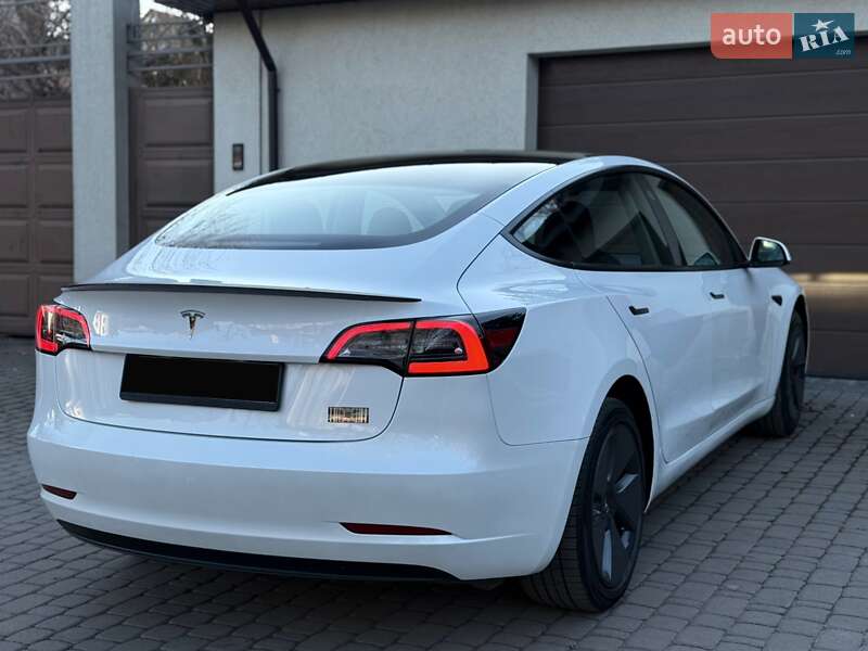 Седан Tesla Model 3 2023 в Киеве