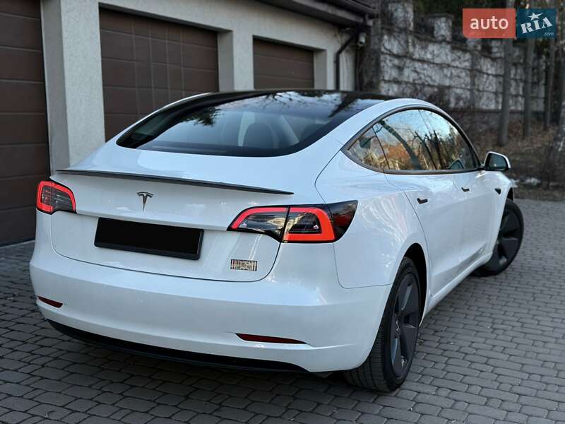 Седан Tesla Model 3 2023 в Киеве