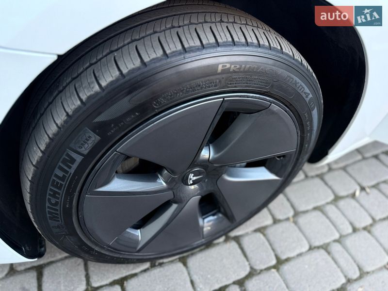 Седан Tesla Model 3 2023 в Киеве