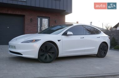 Седан Tesla Model 3 2024 в Снятине