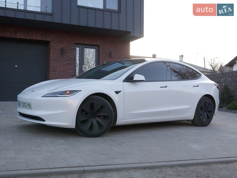 Седан Tesla Model 3 2024 в Снятине
