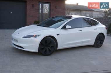 Седан Tesla Model 3 2024 в Снятине