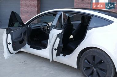 Седан Tesla Model 3 2024 в Снятине