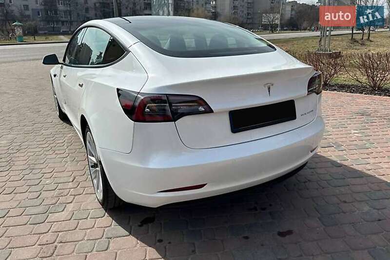 Седан Tesla Model 3 2021 в Львове
