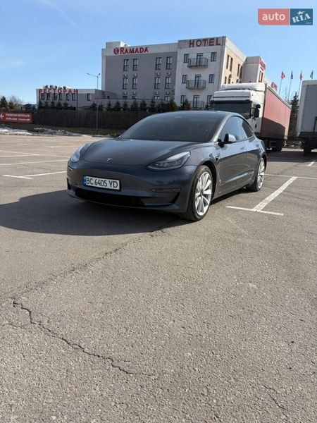 Седан Tesla Model 3 2020 в Львове