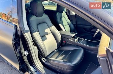 Седан Tesla Model 3 2019 в Киеве