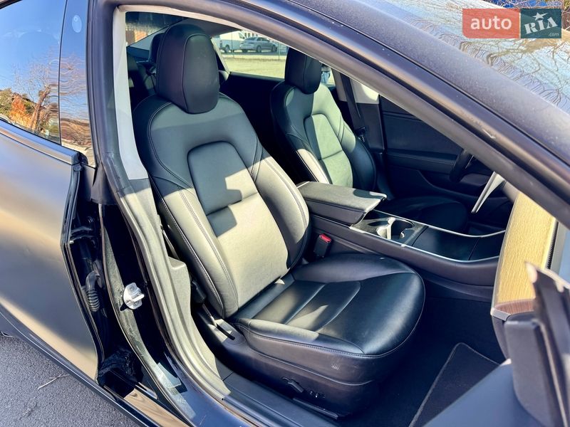 Седан Tesla Model 3 2019 в Киеве