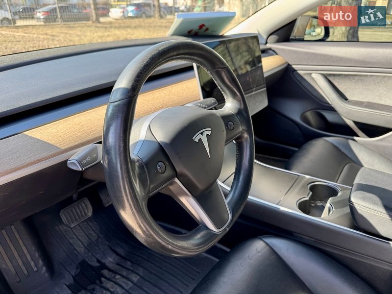 Седан Tesla Model 3 2019 в Киеве