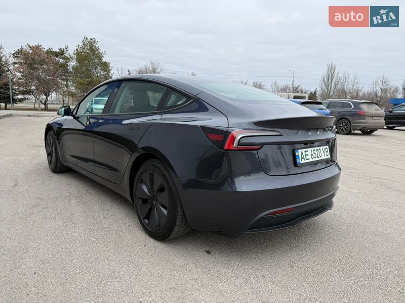 Седан Tesla Model 3 2024 в Дніпрі