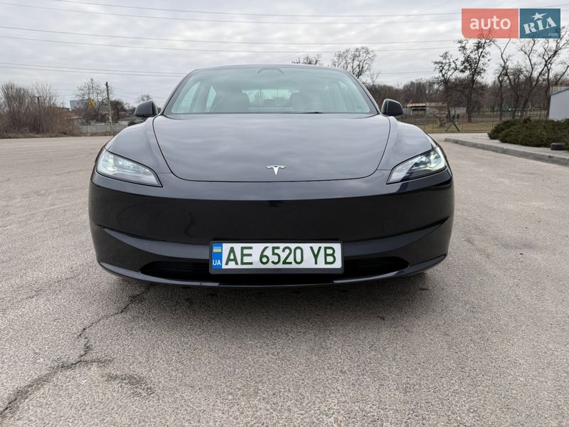 Седан Tesla Model 3 2024 в Дніпрі