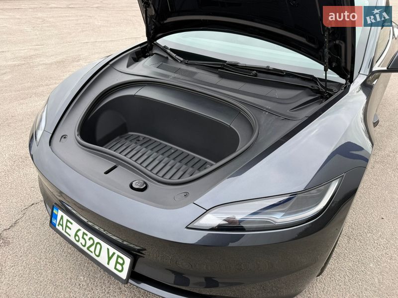 Седан Tesla Model 3 2024 в Дніпрі