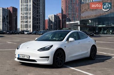 Седан Tesla Model 3 2019 в Киеве