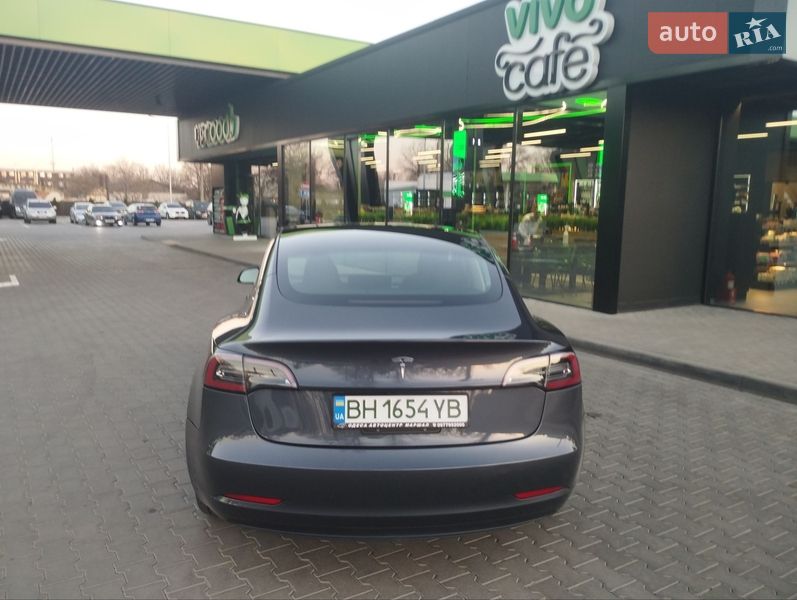 Седан Tesla Model 3 2023 в Одессе