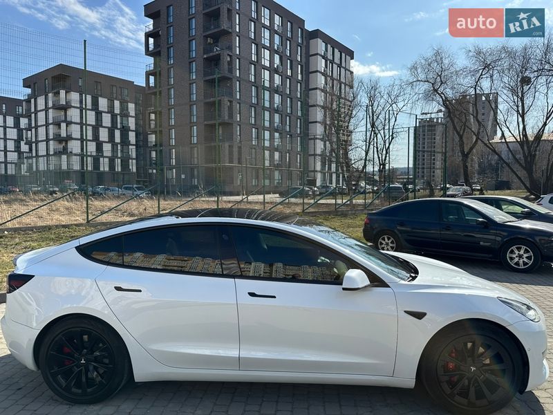 Седан Tesla Model 3 2021 в Львове