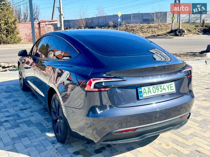 Седан Tesla Model 3 2024 в Києві