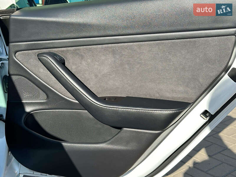 Седан Tesla Model 3 2021 в Одесі
