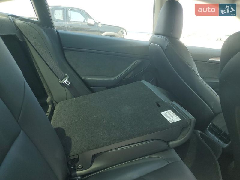 Седан Tesla Model 3 2023 в Кременчуці
