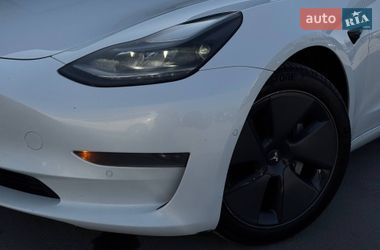 Седан Tesla Model 3 2021 в Ровно