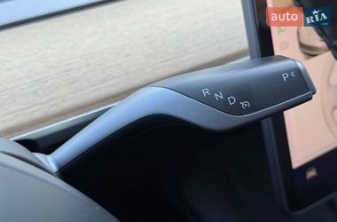 Седан Tesla Model 3 2021 в Ровно