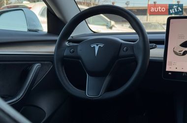 Седан Tesla Model 3 2021 в Ровно