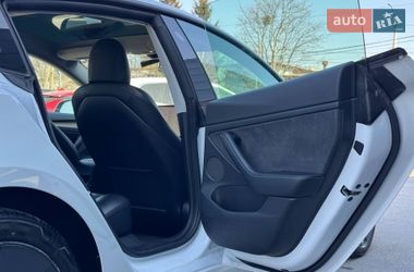Седан Tesla Model 3 2021 в Ровно