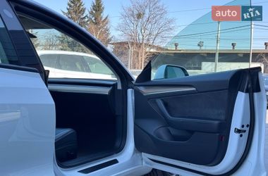 Седан Tesla Model 3 2021 в Ровно
