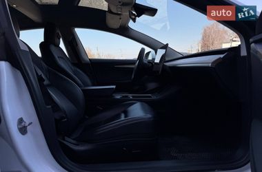 Седан Tesla Model 3 2021 в Ровно