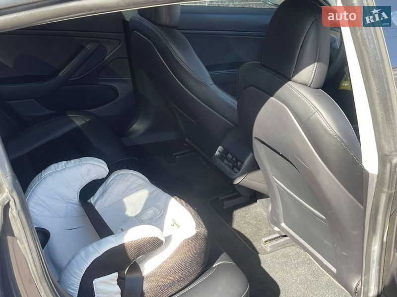 Седан Tesla Model 3 2020 в Києві