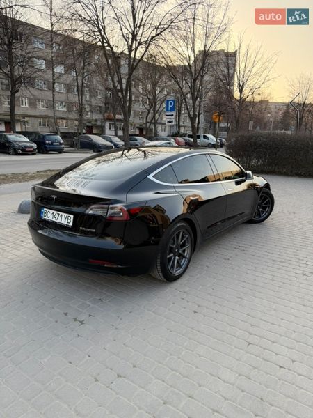Седан Tesla Model 3 2019 в Львові