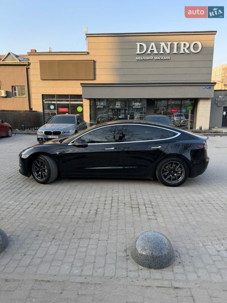 Седан Tesla Model 3 2019 в Львові