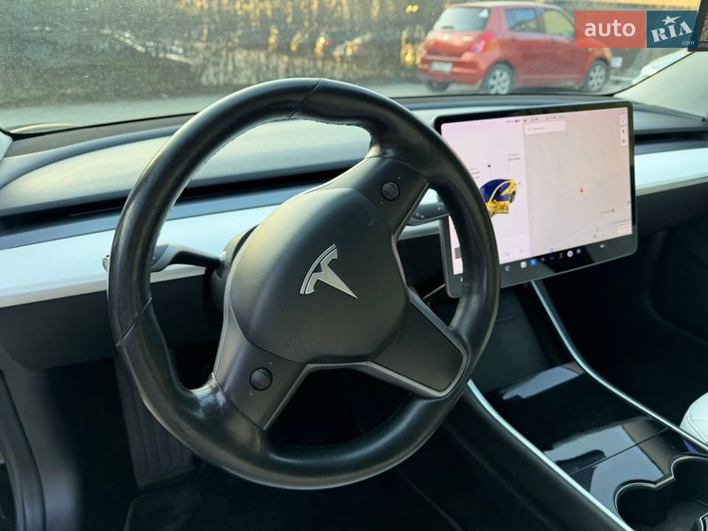 Седан Tesla Model 3 2019 в Львові