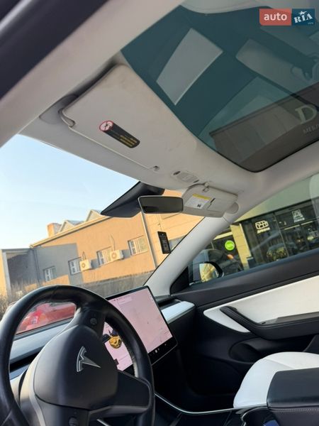 Седан Tesla Model 3 2019 в Львові