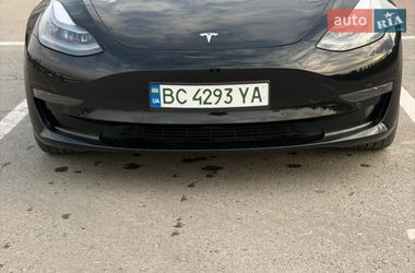 Седан Tesla Model 3 2021 в Львове