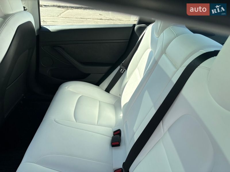 Седан Tesla Model 3 2022 в Києві