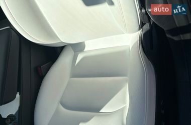 Седан Tesla Model 3 2022 в Киеве