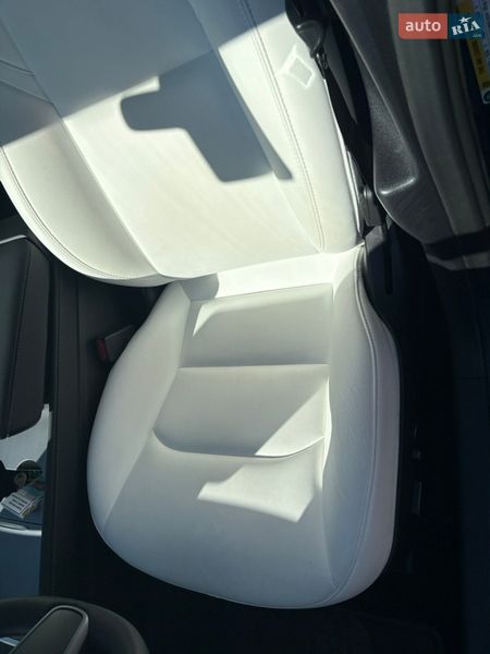 Седан Tesla Model 3 2022 в Києві