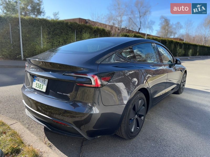 Седан Tesla Model 3 2025 в Киеве
