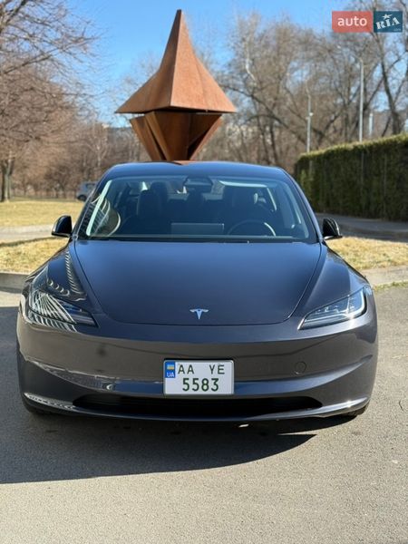 Седан Tesla Model 3 2025 в Киеве