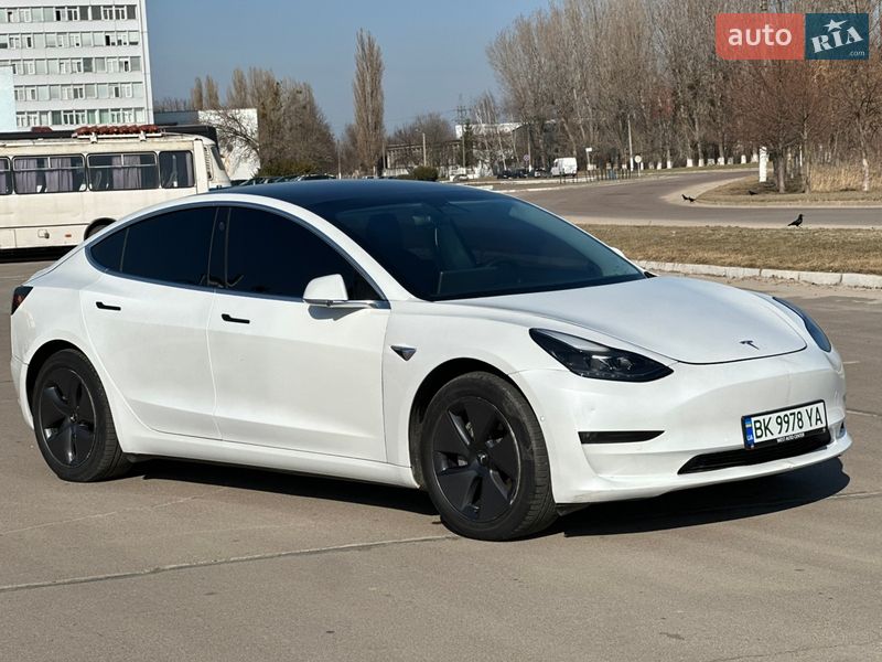 Седан Tesla Model 3 2019 в Ровно