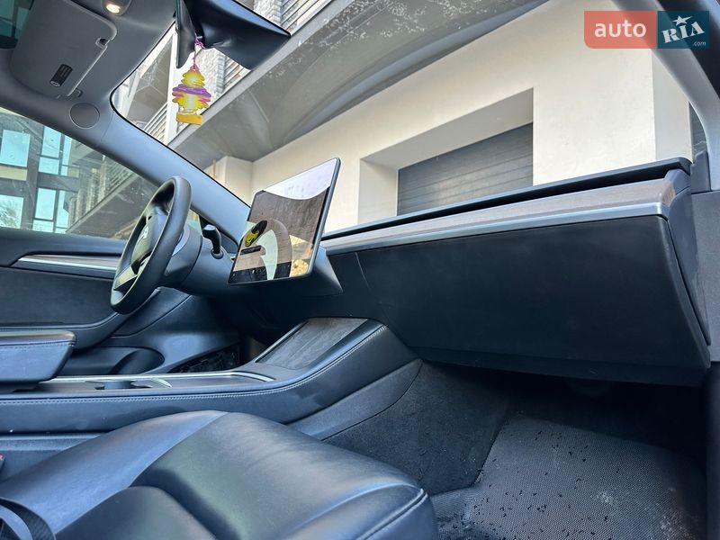Седан Tesla Model 3 2021 в Хмельницком