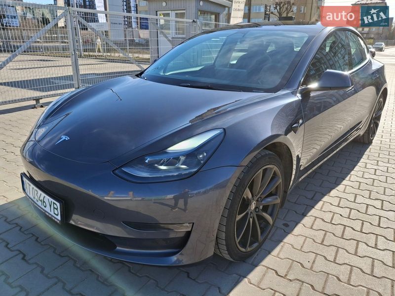 Седан Tesla Model 3 2022 в Ивано-Франковске
