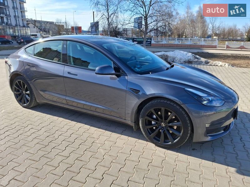Седан Tesla Model 3 2022 в Ивано-Франковске