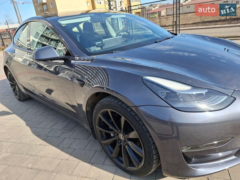 Седан Tesla Model 3 2022 в Ивано-Франковске