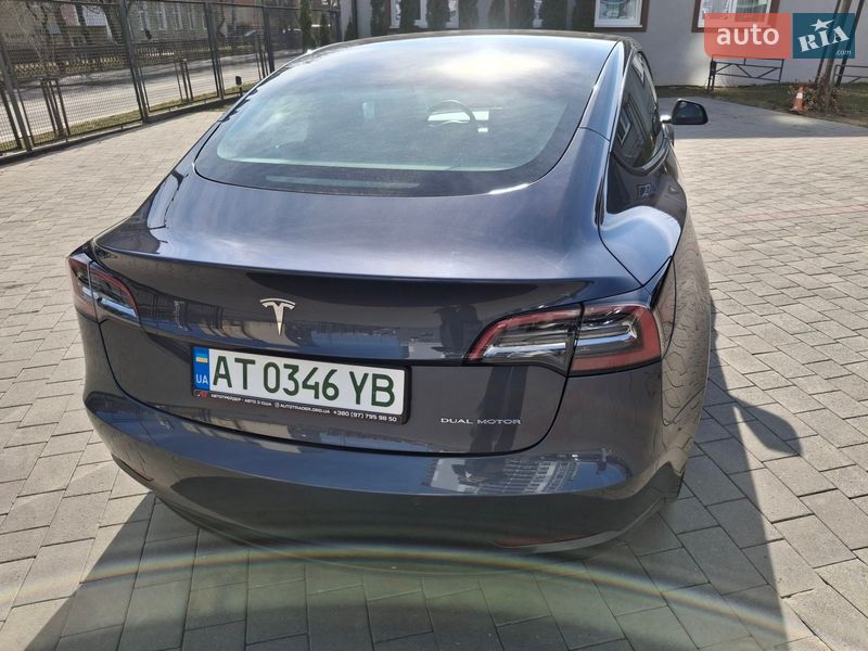 Седан Tesla Model 3 2022 в Ивано-Франковске