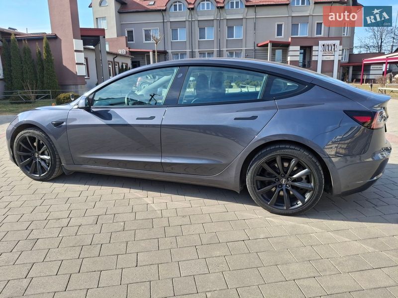 Седан Tesla Model 3 2022 в Ивано-Франковске