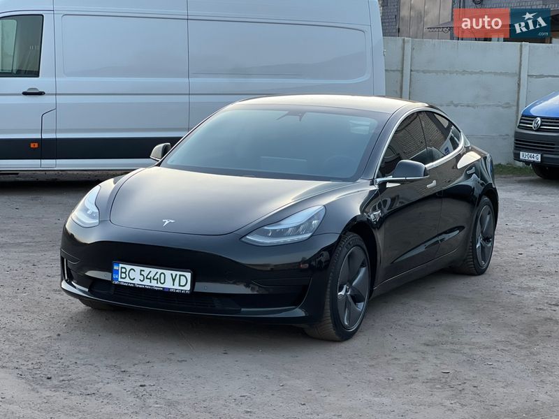 Седан Tesla Model 3 2020 в Радивиліві