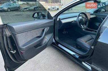 Седан Tesla Model 3 2020 в Радивиліві