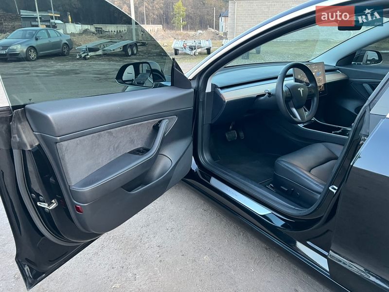 Седан Tesla Model 3 2020 в Радивиліві