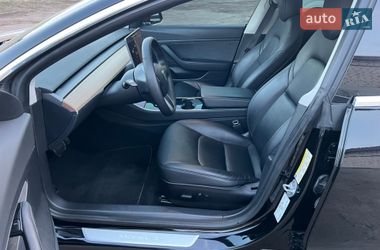 Седан Tesla Model 3 2020 в Радивиліві