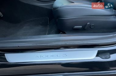 Седан Tesla Model 3 2020 в Радивиліві